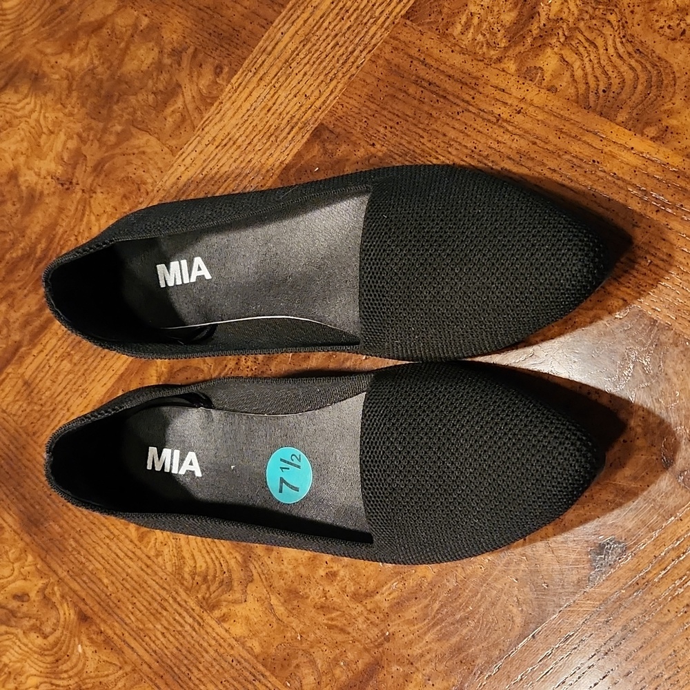 Brand new, never worn MIA Flats